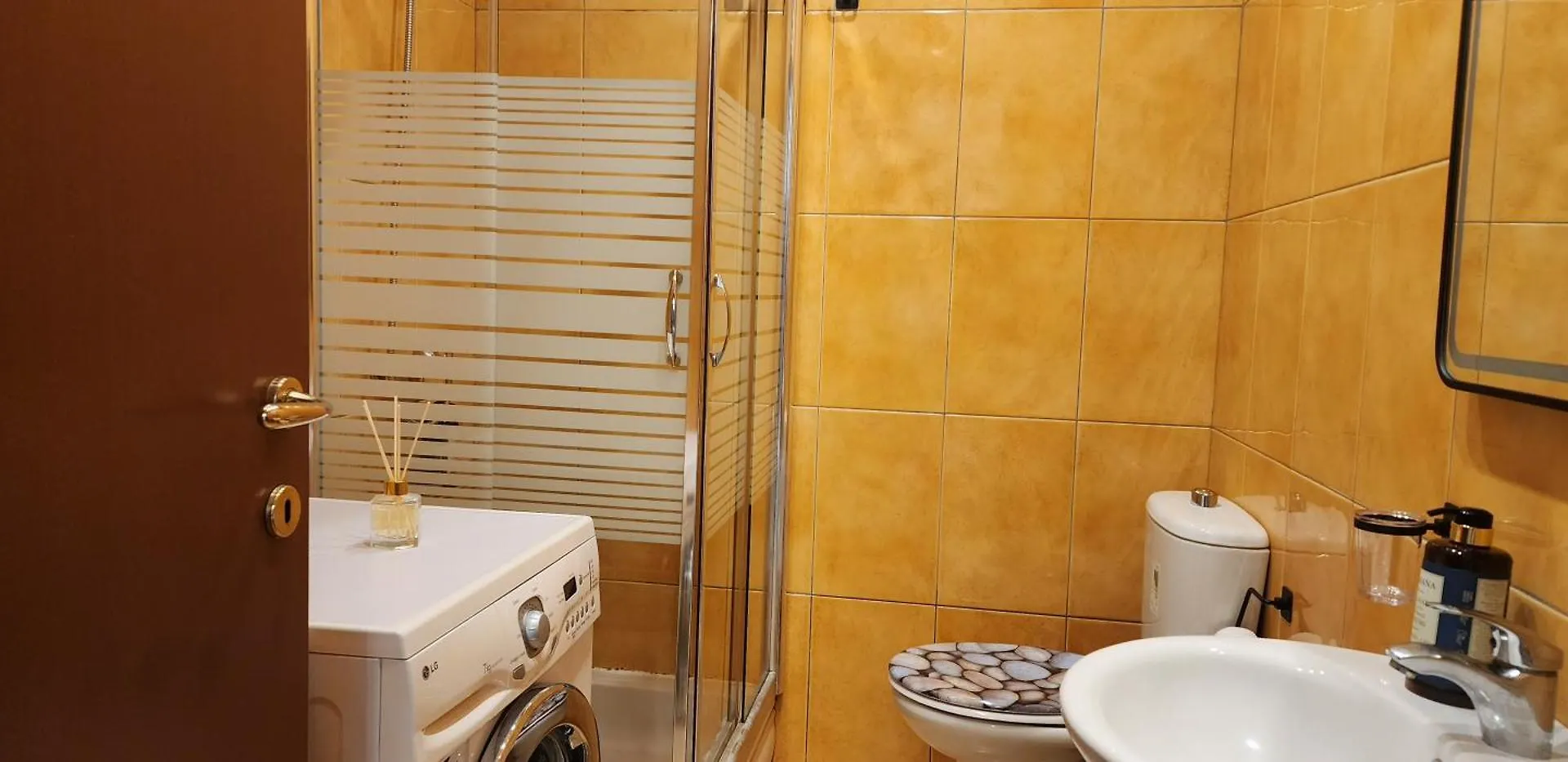 Grid Apartment Tiran
