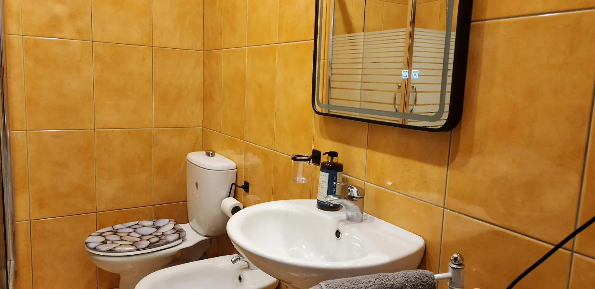 Grid Apartment Tiran
