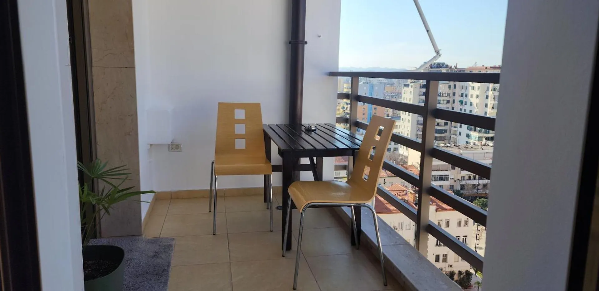 Grid Apartment Tiran