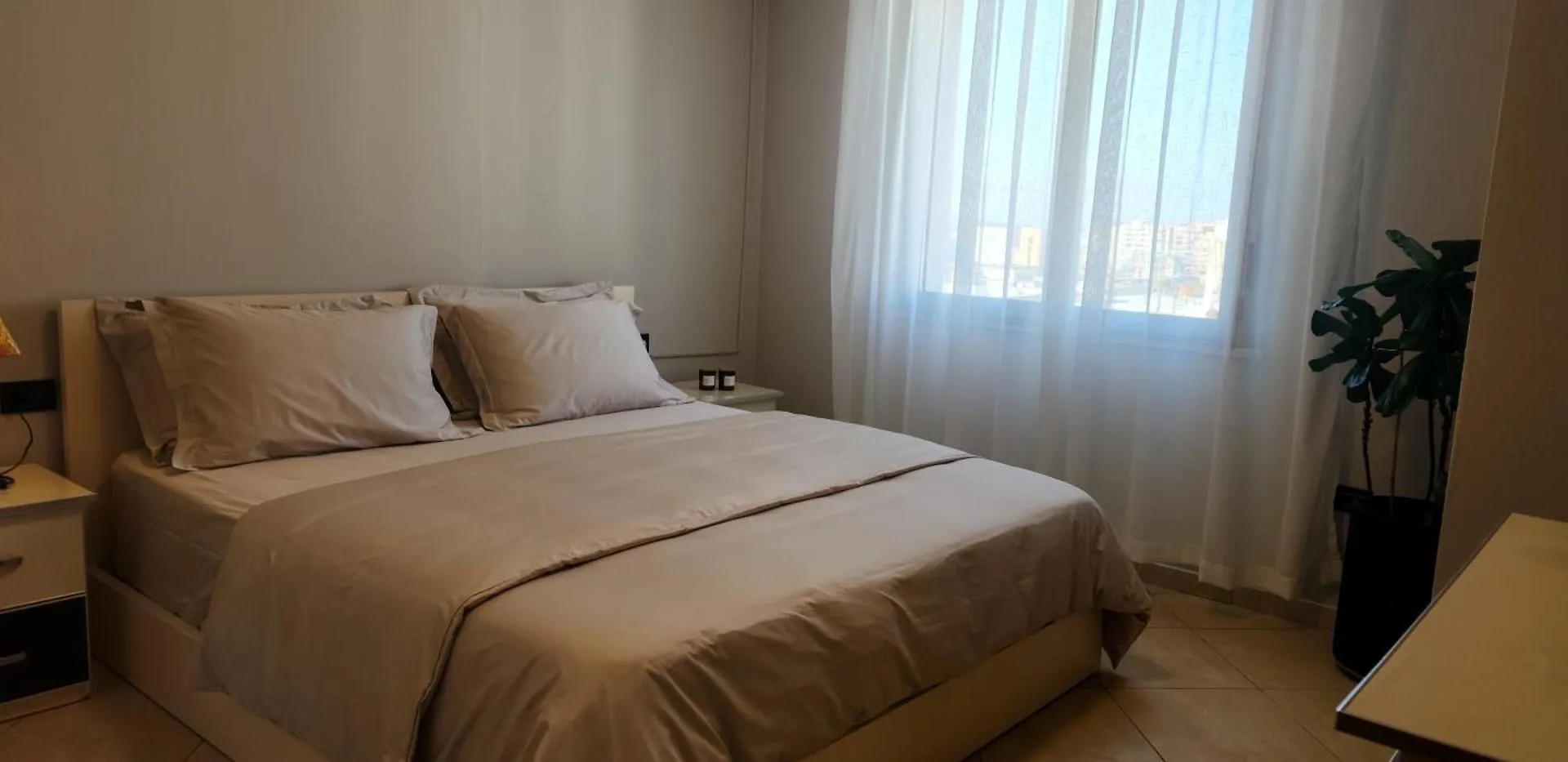 Grid Apartment Tiran